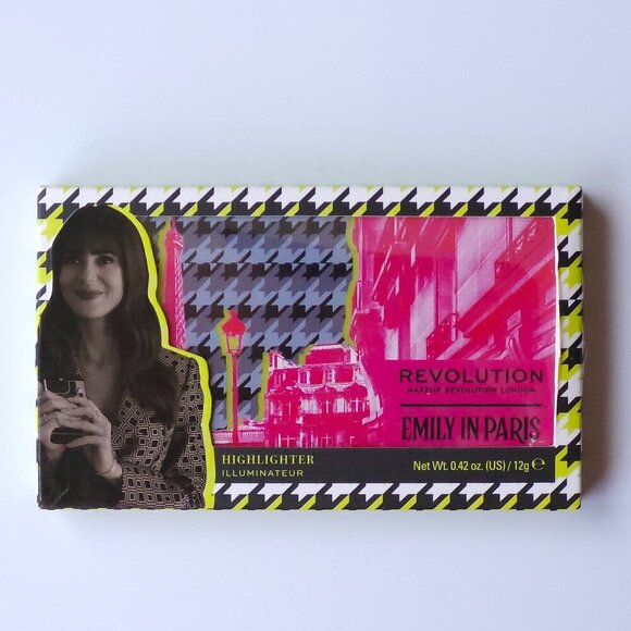 Makeup Revolution Emily In Paris In The Spotlight Powder Highlighter BNIP - Picture 1 of 5